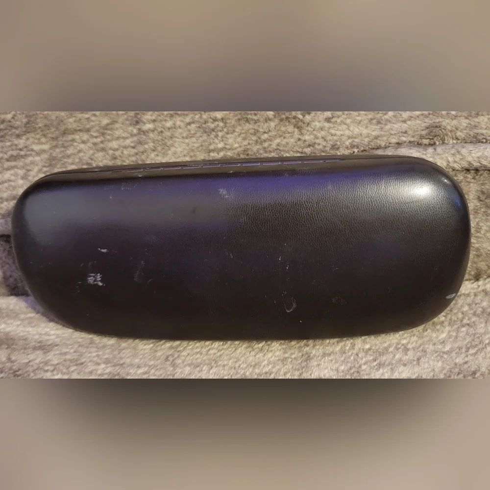 Gucci Clamshell Eyegass Case W/Cleaning‎ Cloth